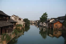 le village des Eaux de Luzhi